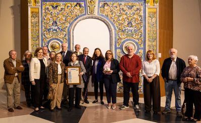 La Asociación de Informadores Gráficos dona una cámara de cerámica al Museo Ruiz de Luna