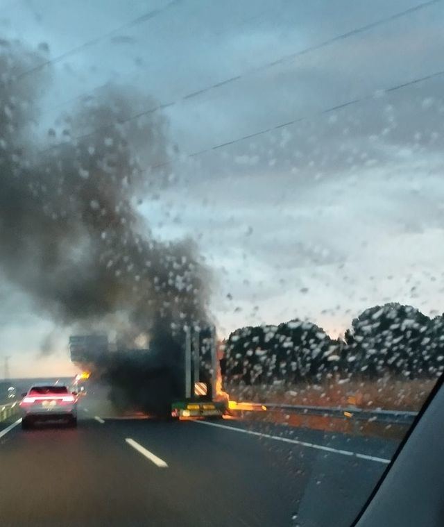 Un camión incendiado provoca retenciones en la A-5 dirección Madrid, a la altura de Maqueda