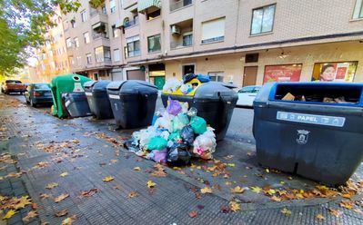 Continúan los problemas de suciedad en las calles de Talavera un mes después de la firma del contrato de limpieza