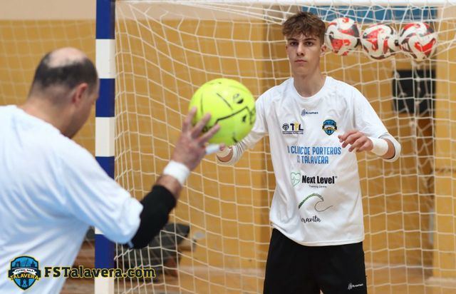 El Clinic de Tecnificación de Porteros y Porteras vuelve por Navidad para celebrar su tercera edición