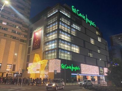 Alumbrado de Navidad en El Corte Inglés de Talavera | Imagen de archivo