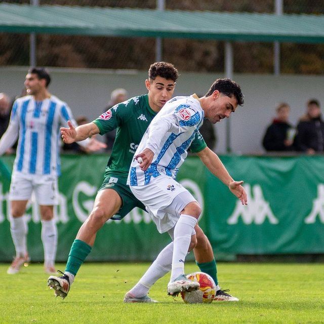 El CF Talavera cae contra un rival directo en un duelo muy disputado