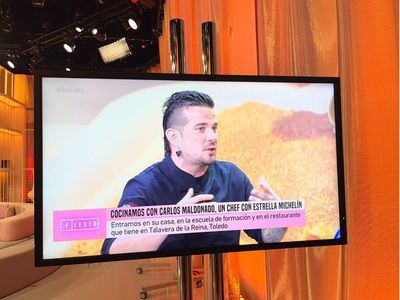 El chef talaverano, Carlos Maldonado, visita el plató de ‘Fiesta’ (Telecinco)