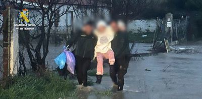 Rescatada una mujer de 67 años atrapada por una inundación en su vivienda de Alcolea de Tajo