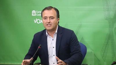 VOX: "¿Qué esperan , que vaya David Moreno con un cubo a sacar agua de una casa?”