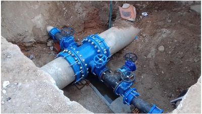 La rotura de una tubería deja sin agua a varias calles de Talavera