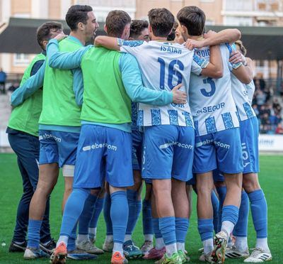 El CF Talavera da un golpe sobre la mesa en El Prado