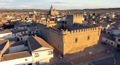 Inscríbete y visita el Castillo de Orgaz: historia, teatro y gastronomía