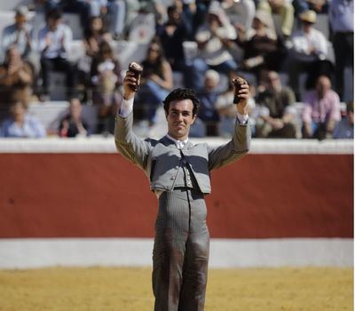 Tomás Rufo enardece Cantillana en una mañana triunfal de toreo y solidaridad