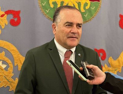 José Julián Gregorio va tarde: Tras casi un año de denuncias, ahora pide evaluar los autobuses urbanos