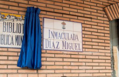 Pepino bautiza su biblioteca en recuerdo de la artista y profesora Inmaculada Díaz Miguel