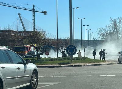 Un coche arde en plena calle en Talavera sin dejar heridos