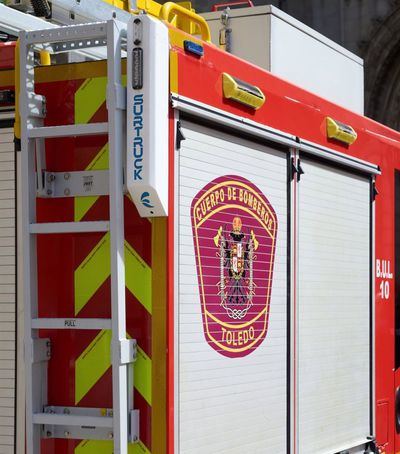 Un incendio en una vivienda del Casco Histórico de Toledo deja una mujer afectada por humo