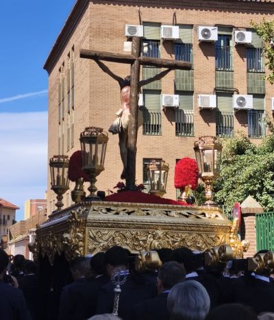 El Vía Crucis del Viernes Santo recorre las calles de Talavera con gran participación de fieles