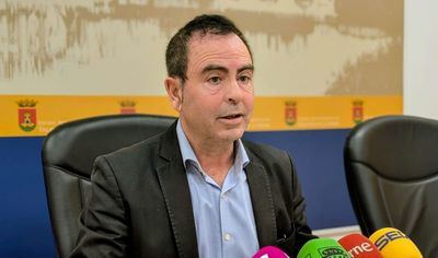 El PSOE de Talavera acusa al alcalde de “permitir burlas” del PP sobre el Tajo en plena ciudad