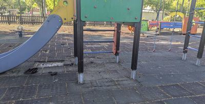 El PSOE acusa al Gobierno local de “abandono total” en los parques infantiles