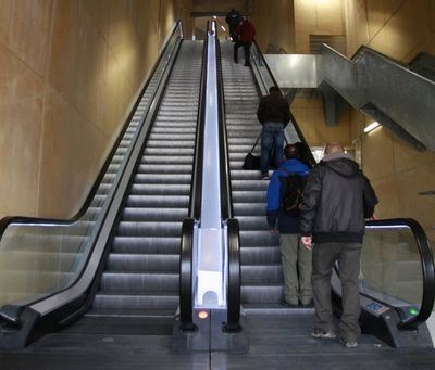 Tres heridos tras una caída en las escaleras mecánicas del remonte de Safont