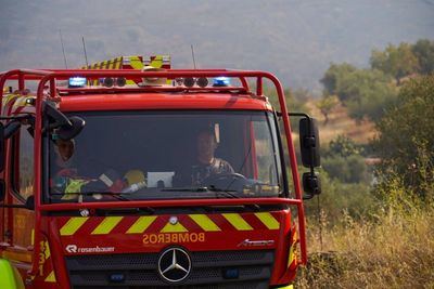 Un incendio moviliza dotaciones urbanas y forestales en la zona del arroyo Bárrago
