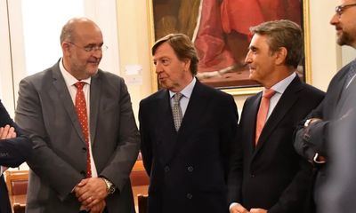 CLM defiende la tauromaquia en el Senado tras el premio a Curro Vázquez
