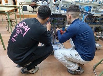 El IES Juan Antonio Castro refuerza su apuesta por una FP conectada con el mundo laboral