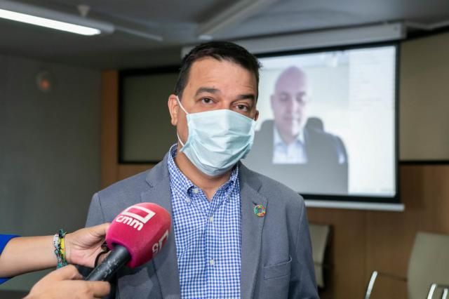 El consejero de Agricultura Martínez Arroyo