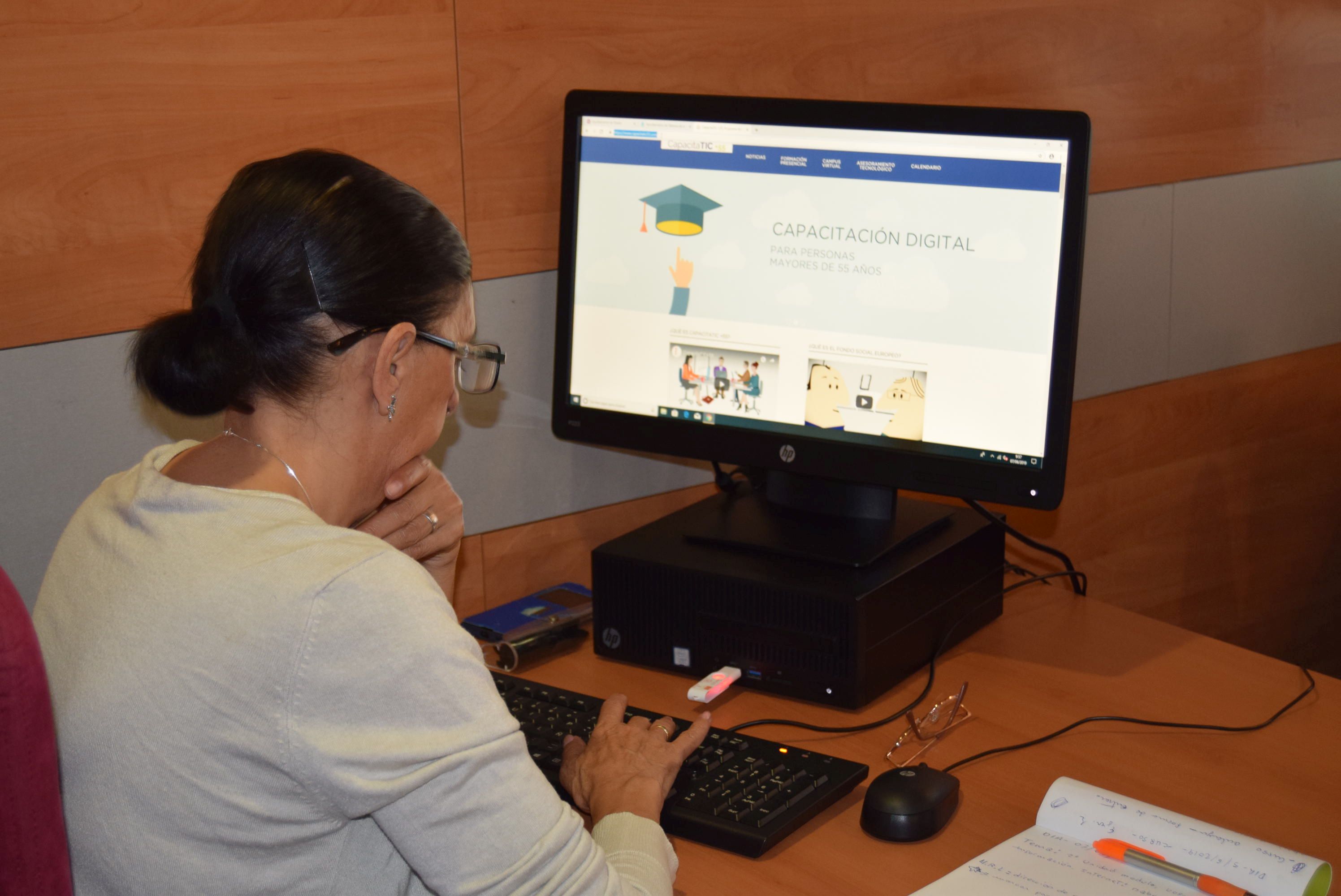 CLM apuesta por reducir la “brecha digital generacional” con 20 cursos CapacitaTIC+55 en la provincia