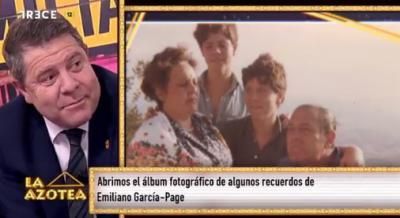 El lado más personal García-Page: su hermano gemelo, su primer baño en el mar, sus 'locuras…