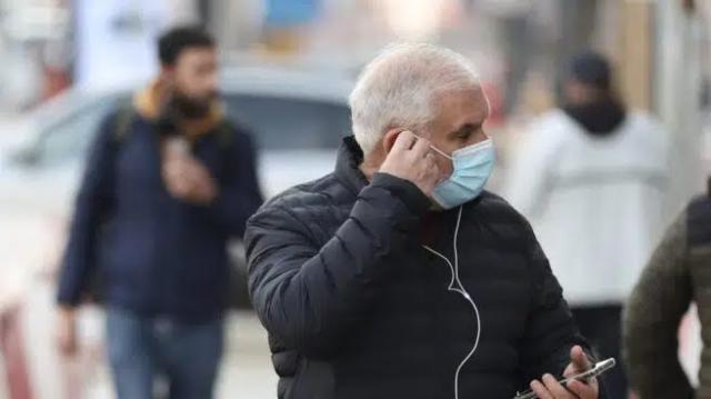 ¿El fin de las mascarillas en interiores? Esta es la postura de CLM