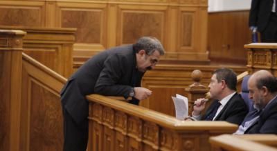 PLENO DE LAS CORTES | Page reivindica su voluntad de consenso