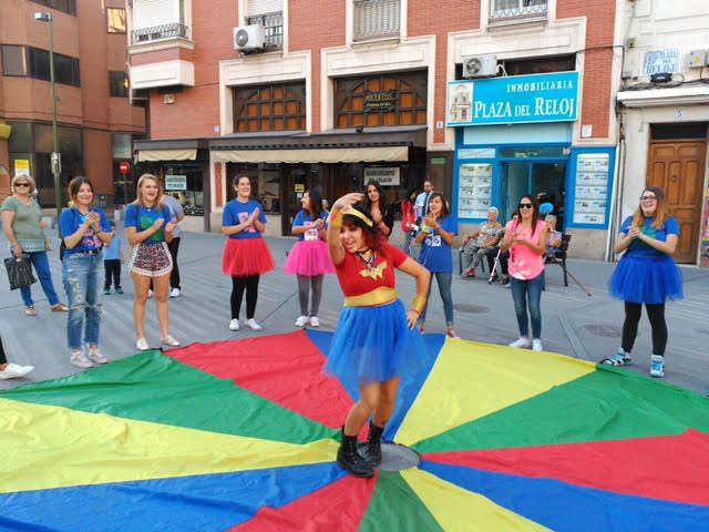 Los futuros animadores y educadores infantiles del IES Puerta de Cuartos toman las calles de Talavera
