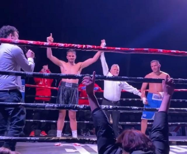 Adam 'El Tornado' Trenado vence en su combate en Talavera