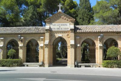 El Ayuntamiento recuperará 33 sepulturas y reparará el muro del cementerio municipal
