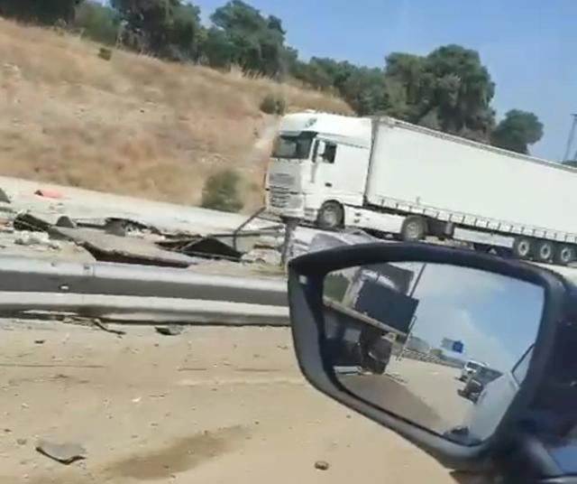 Cerca de Talavera: Un camión vuelca en la A-5 y provoca retenciones en ambos sentidos