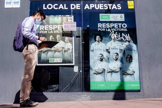CLM edurece las medidas para entrar en locales de apuestas