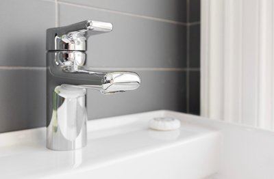 Una avería en la red general deja sin presión de agua a varios barrios de la ciudad