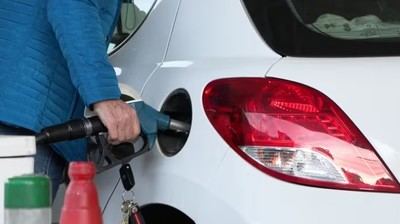 Sánchez anuncia la rebaja del IVA de la electricidad, el gas, la gasolina y el gasóleo al 10%