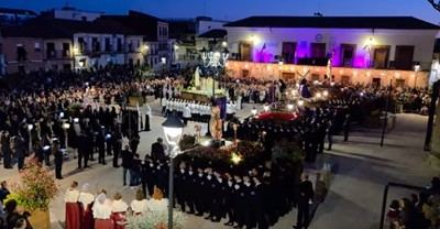 Cebolla saca a la plaza el encuentro de pasos en un estreno multitudinario