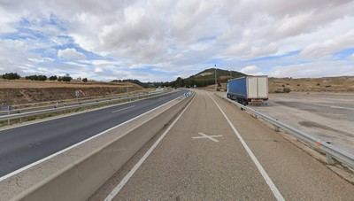Arde un camión tras salirse de la vía en la A-4, a la altura de La Guardia