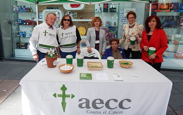 Mesa de la AECC en Talavera – Imagen de archivo