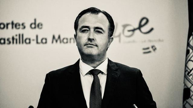Moreno dispara, el PP aplaude callado