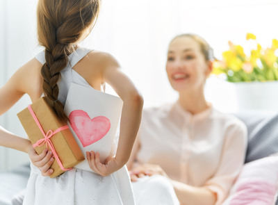 ¿Cuánto gastaran de media los españoles en regalos para el Dia de la Madre?
