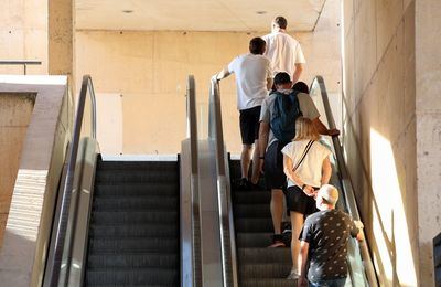Vuelven a funcionar las escaleras mecánicas del Palacio de Congresos tras años fuera de servicio
