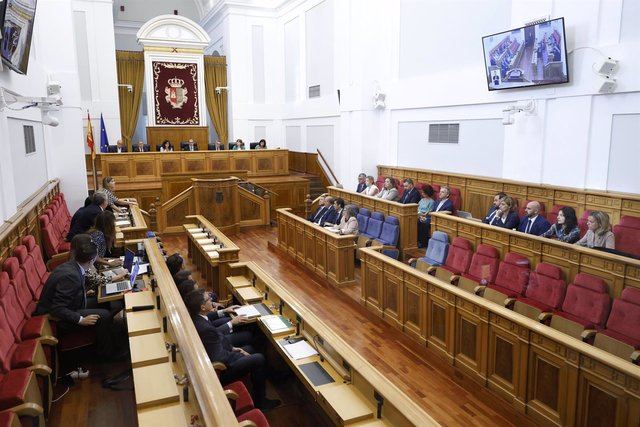 PP y PSOE se estancan en el debate sobre los escaños y paralizan el Estatuto