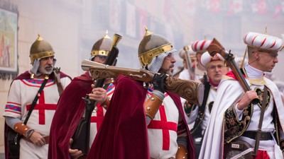 Valverde de Júcar emociona con sus fiestas de moros y cristianos