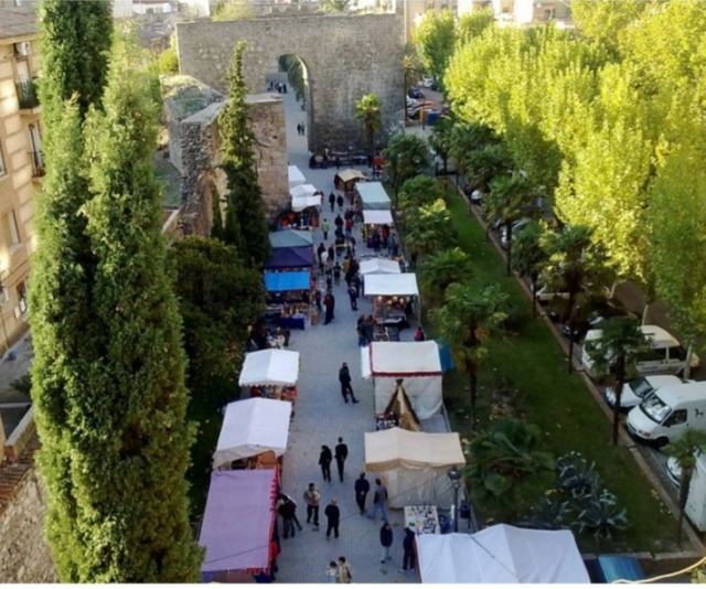 Música, mercado y paella: el Casco Antiguo celebra las Fiestas de San Jerónimo 2025