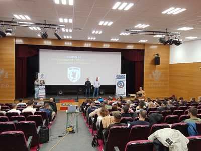 Guardias Civiles y Policías Locales se entrenan en un curso conjunto de Seguridad Ciudadana