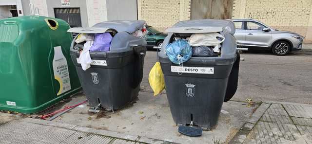 Talavera acumula tres noches sin que se recoja la basura en numerosas calles