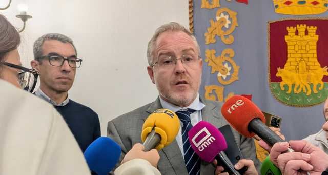 El PSOE acusa al alcalde de generar “incertidumbre” sobre la llegada del AVE