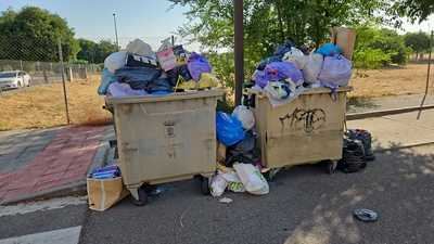 La basura se sigue desbordando en Talavera "ante la pasividad y el abandono de José Julián Gregorio"