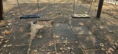 El PSOE acusa al Gobierno local de esperar a 2026 para arreglar los parques infantiles